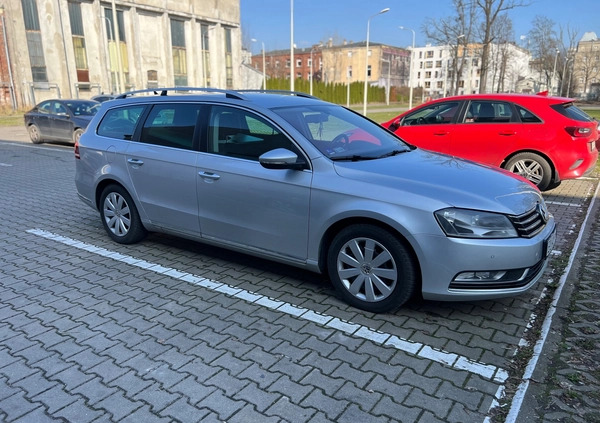 Volkswagen Passat cena 28800 przebieg: 323682, rok produkcji 2013 z Łódź małe 56